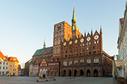 Stralsund Alter Markt mit Nikolaikirche und Rathaus - Bild vergrößern ...