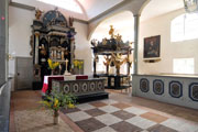 Seemannskirche innen Altar und Taufbaldachin