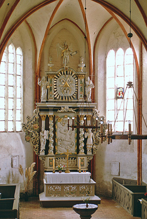 Altar in der Dorfkirche Saal